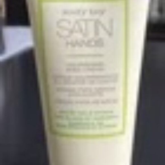 Mary Kay White Tea & Citrus Satin Hands® Pampering Set - Picture 5 of 6